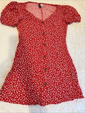 NWOT H&M Red and White Floral Button-Front Dress